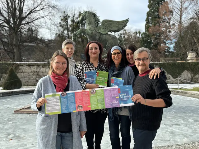 Das "Team Vielfalt" rund um Eva Spießberger (vorne links) - hier bei der Präsentation des Programms zum Monat der Vielfalt im Jahr 2025 | Foto: Lisa Gold