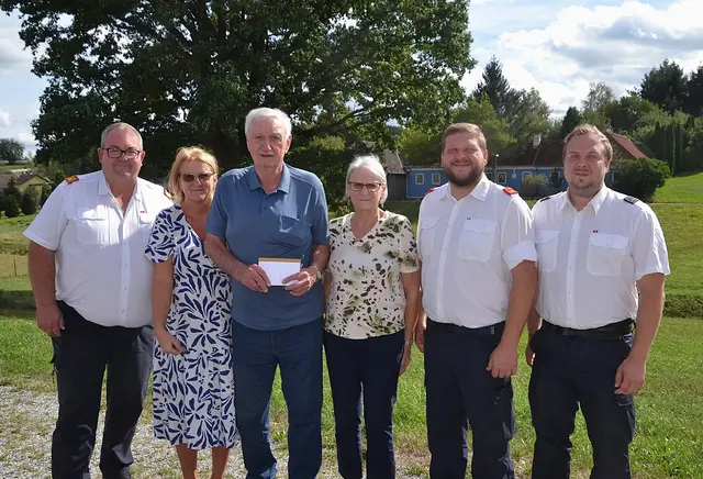  Ewald Edelmaier, Bettina Kurzmann, Franz Kurzmann, Erna Kurzmann, Stefan Trappl, Georg Kröpfl (v.l.). | Foto: FF Friedersbach