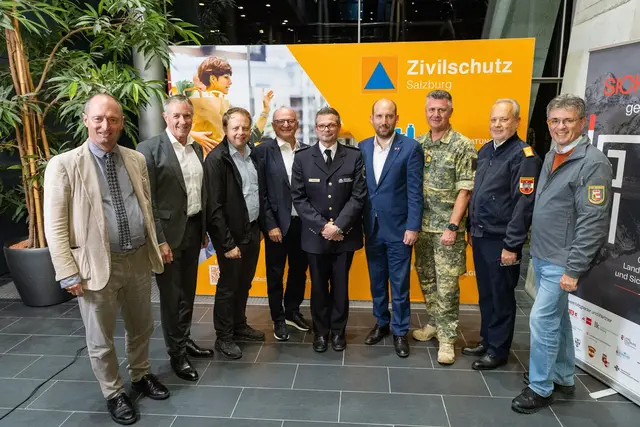 SZSV-Vortrag_Blackout-vlnr.Bernd Huber-Anton Holzer-Clemens Ebster-Rudolf Mair-Constantin Ahrens-Hannes Schernthaner-Peter Schinnerl-Günter Trinker-Markus Kurcz. | Foto: Salzburger Zivilschutzverband