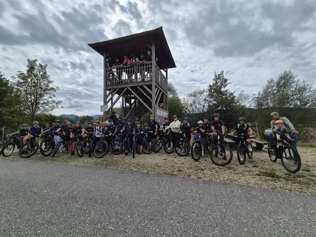 Die Feuerwehrjugendgruppen des Mittleren Lavanttals waren gemeinsam mit ihren Ausbildern mit dem Rad unterwegs. | Foto: Christoph Kogler