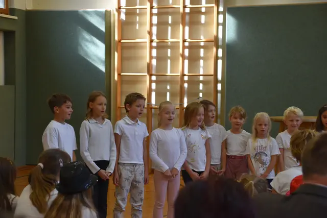 Die 2. Klasse singt zur Begrüßung. | Foto: Mirjam Preineder