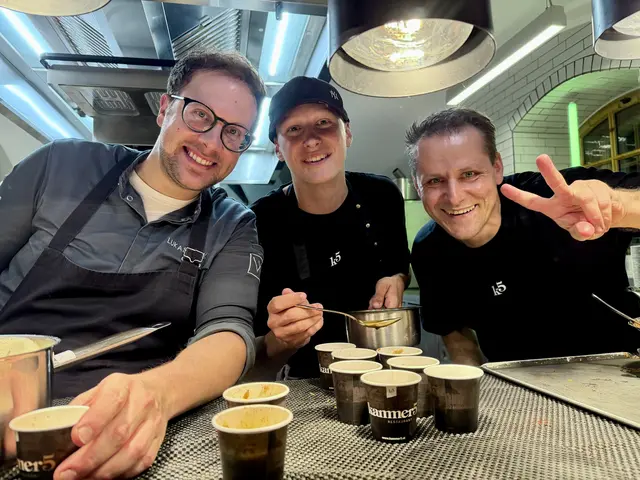Das Küchenteam war auch beim Jubiläum gut gelaunt. | Foto: kammer5, Doms
