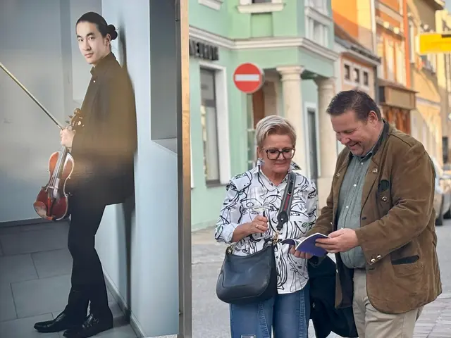 Alrun Andraschek-Holzer erklärt die Kunst der Fotografie. | Foto: Markus Kahrer