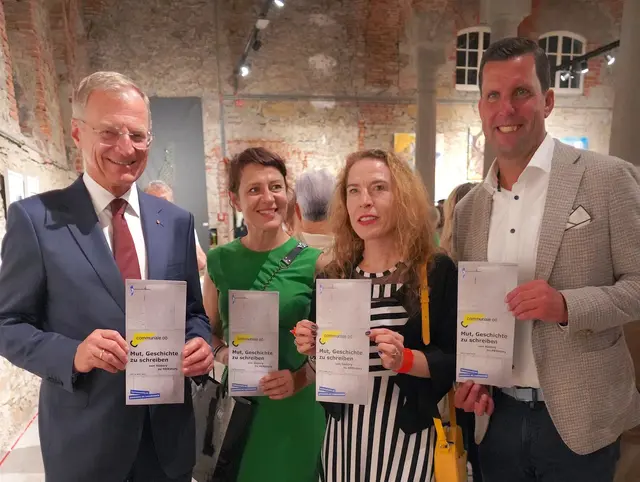 Landeshauptmann Thomas Stelzer, Cornelia Anhaus, Kulturamtsleiterin Stadt Gmunden, Maria Reitter-Kollmann, Leiterin der Kunstsammlung des Landes Oberösterreich, Stefan Krapf, Bürgermeister der Stadt Gmunden (v.l.). | Foto: Peter Sommer