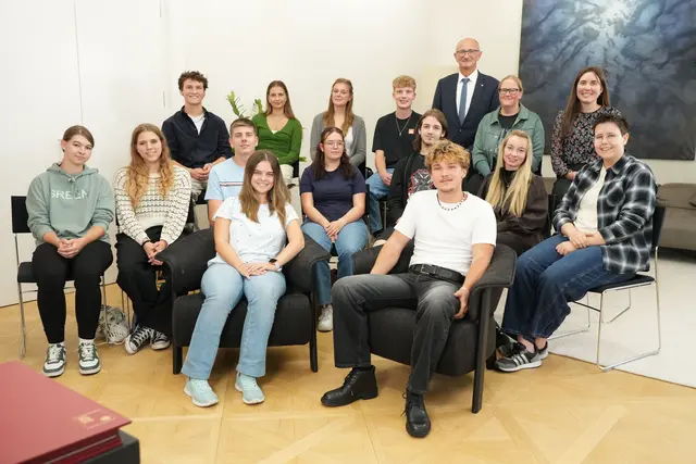 Im Fokus bei Frag den LH im Oktober: das Format „Frag den LH“, Almwirtschaft und Wolf sowie Umgang mit Rechtsextremismus. | Foto: Land Tirol/Saxl