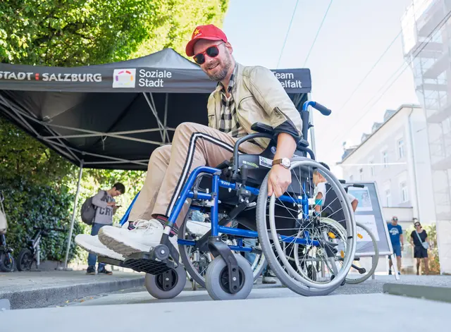 Unter dem Motto „Alles rollt!“ wurde in der Stadt Salzburg im Rahmen der Europäischen Woche der Mobilität eine Veranstaltungsreihe für Menschen mit und ohne Behinderung angeboten.  | Foto: Stadt Salzburg/Alexander Killer