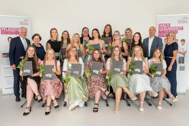15 Pflegefachassistentinnen schlossen kürzlich Ihre Ausbildung an der Schule für Gesundheits- und Krankenpflege Kirchdorf ab. | Foto: OÖG