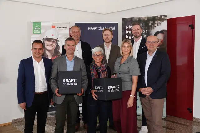 Hubert Pletz (hinten v. r. n. l.), Christoph Robinson, Rene Fischer, Thomas Maier (vorne v. r. n. l.), Florian Hampel, Monika Seidl-Neissl, Kathrin Leitner und Bruno Aschenbrenner stellten die Kraft-Nacht vor.