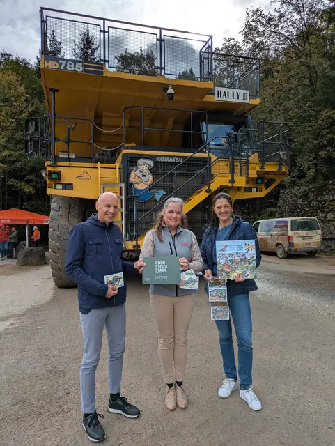Das Regionalmanagement Obersteiermark Ost und das Abenteuer Erzberg stärken künftig gemeinsam die regionale Bildungsarbeit. Im BIld: Jochen Werderitsch, GF Regionalmanagement Obersteiermark Ost, „Abenteuer Erzberg“-Leiterin Gerhild Stadtschnitzer-Kolb und Projektverantwortliche Sonja Gölz (v. l.) | Foto: VA Erzberg GmbH