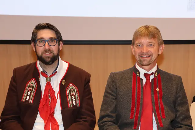 Bezirksobmann Alfred Lercher und Bezirkskapellmeister Martin Dosch, dem Mario Wiedemann (MK Oetz) als Bezirkskapellmeister nachfolgte