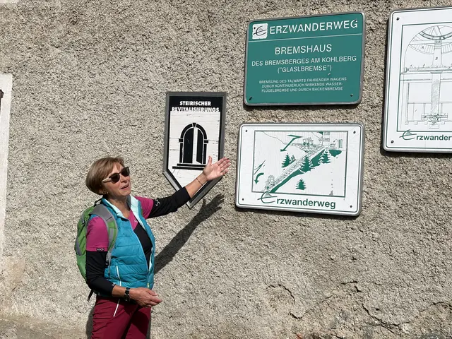 Brigitte Schranz vom Radwerk IV gab der Kneipp-Wandergruppe einen fundierten Einblick in die Geschichte des Erztransports. | Foto: Gaube