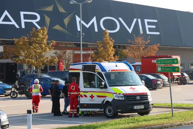 Brandalarm bei einem Kinobetrieb in Dietach: Ein Feuer in einem Gastronomiebereich konnte rasch eingedämmt werden. | Foto: laumat/Matthias Lauber