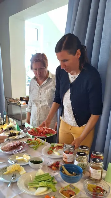 Angela Lindner mit Marina Pertiller