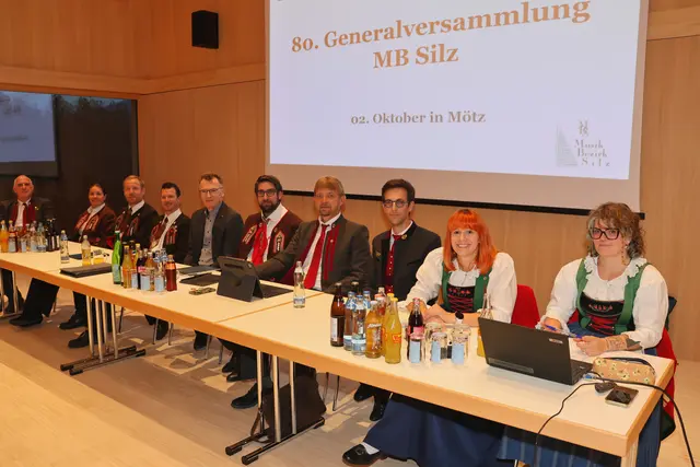 Der "alte" Bezirksausschuss mit Vizebürgermeister Reindl und Landeskapellmeister Waldner