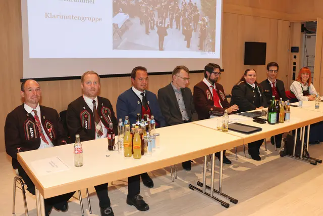 Der neu gewählte Ausschuss beendete nach den Wahlen die Generalversammlung