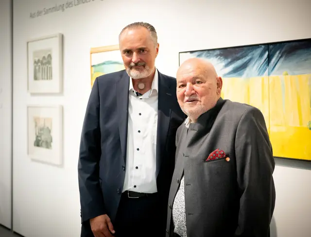 Landeshauptmann Hans Peter Doskozil (links) und Harro Pirch bei der Eröffnung der Ausstellung in der Landesgalerie. | Foto: Andreas Hafenscher