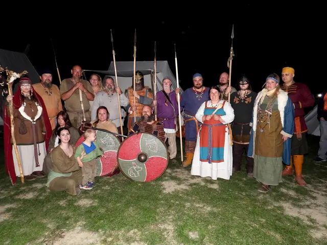 Das Keltendorf Mitterkirchen war auch heuer wieder bei der Langen Nacht der Museen dabei. Eine große Bereicherung  war an diesem Abend „Der Streif Ulver-Wikinger e. V.“ mit Uruz Thing aus Niederbayern. Die Gruppe zeigte das Lagerleben der Wikinger, traditionelles Handwerk und „Geschichte zum Anfassen“ | Foto: Robert Zinterhof