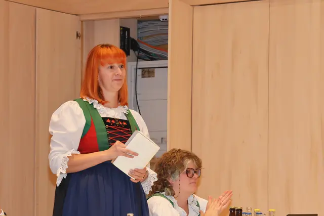 Jugendreferentin Angela Friedle bei ihrem Bericht - sie ist nun neue Medienreferentin des Musikbezirkes Silz