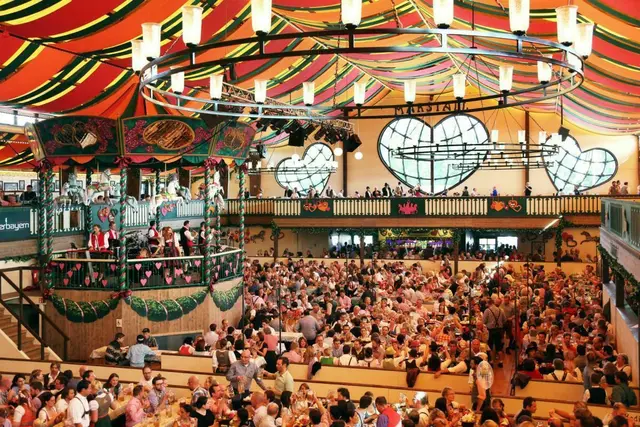 Das Münchner Oktoberfest: jetzt sorgt ein Rassismusvideo für politische Diskussionen. | Foto: Tommy Lösch