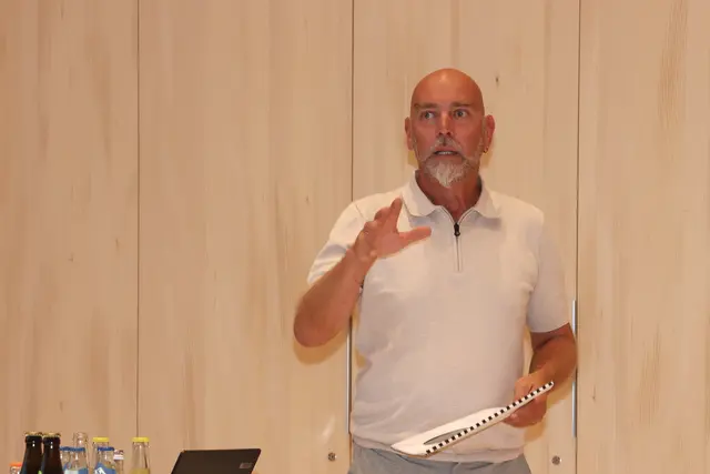 Direktor Klaus Strobl informierte über die Schülerzahlen in der LMS Ötztal 
