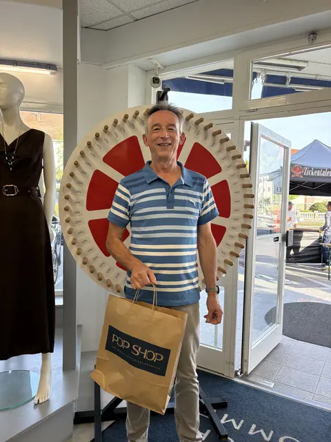 Am Glücksrad gab es allerhand Rabatte auf Modeeinkäufe zu gewinnen. | Foto: Pop-Shop