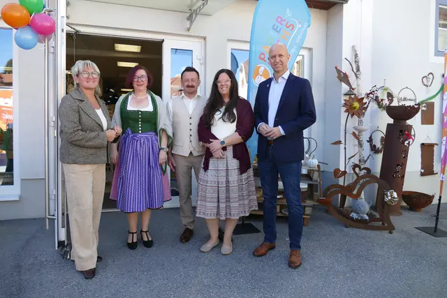 Waltraud Hofer, Christa Haspl, Bernhard und Daniela Kainer und Bgm. Andreas Geier (v.l.n.r.) bei der Neueröffnung | Foto: Putz