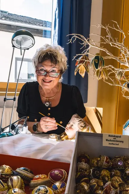 Josefine Graf fasste unterschiedlichste Figuen und Skulpturen. | Foto: Pernsteiner