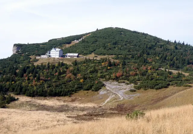 Blick zum Ottohaus, dahinter der Jakobskogel