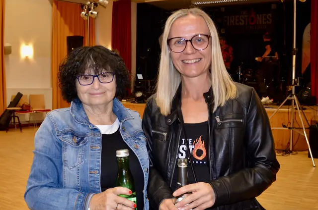 Maria Kremsel mit Tanja Hofer vor dem Konzert  | Foto: Elisabeth Peinsipp