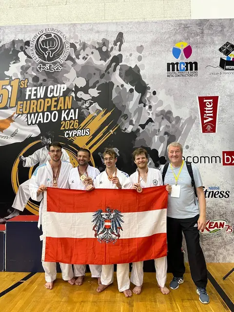 Einen Team-Erfolg in Rot-Weiß-Rot feierten Fürstenfelds Sportler in Zypern. | Foto: Karateclub Fürstenfeld