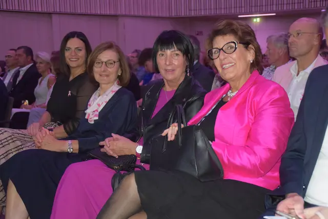 Botschafter der Krebshilfe Burgenland: Landtagspräsidentin Astrid Eisenkopf, Geschäftsführerin Andrea Konrath, Elisabth Schranz und Agnes Ottrubay (von links).  | Foto: Elisabeth Kloiber/MeinBezirk