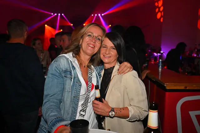 Manu und Petra freuen sich auf einen gemütlichen Abend