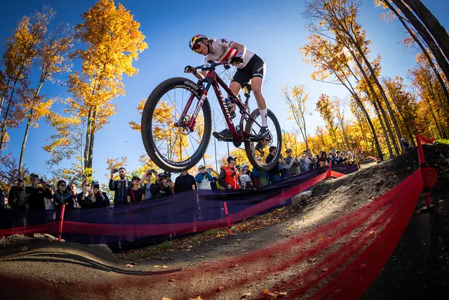 Rennen vor einer Traumkulisse: Laura Stigger fuhr im Cross Country von Lake Placid auf Rang sieben. | Foto: Michal Cerveny