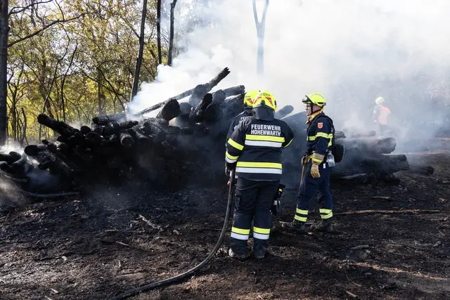 Insgesamt fünf Brandstellen mussten die Feuerwehren bekämpfen. | Foto: BFKDO Hollabrunn