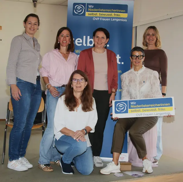 Der Langenloiser Vorstand von "Wir Niederösterreicherinnen": Brigitta Lemp, Natascha Kitzler, Andrea Berner, Brigitte Schuh. Stadträtin Birgit Meinhard und Lisa Nastl.