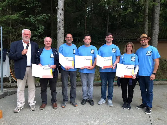 Seitens des Sportdachverbands ASVÖ erhielten Mitglieder des Eisschützenvereins Deutsch Kaltenbrunn Ehrenurkunden. | Foto: ESV Deutsch Kaltenbrunn