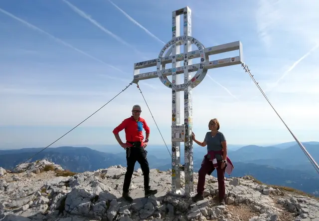 Gigi und ich beim schönen Preinerwand-Kreuz 