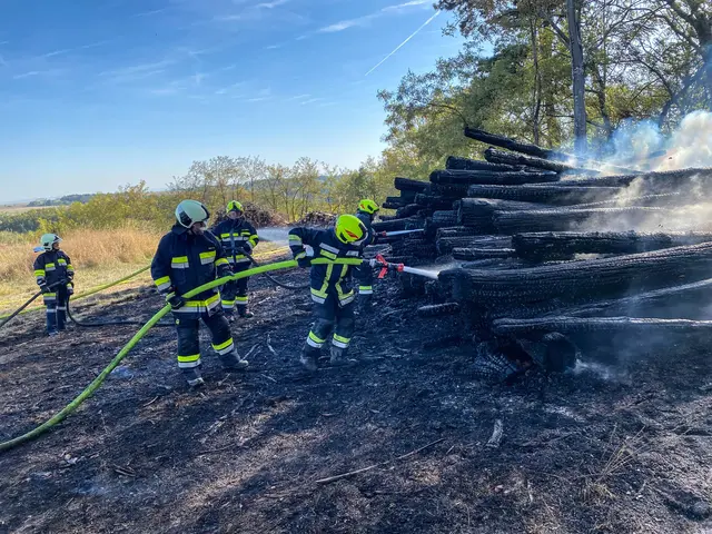 Erst gegen 19 Uhr konnte für alle fünf Brandstellen „Brand aus“ gegeben werden. | Foto: BFKDO Hollabrunn