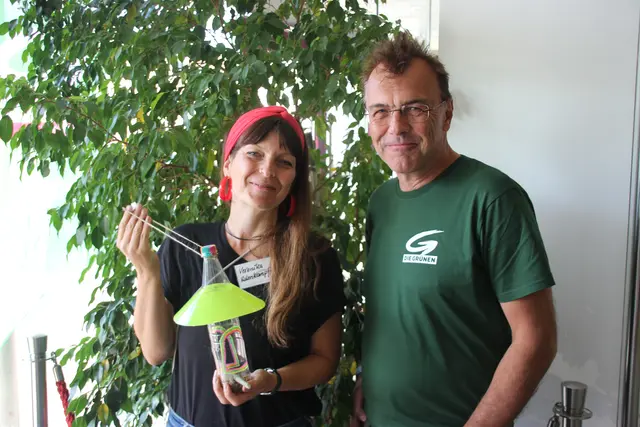 Informierten am Welttierschutztag in der Babenbergerhalle: Veronika Kuhlenkampff und Stadtrat Johannes Edtmayer (Grüne). | Foto: Die Grünen Klosterneuburg