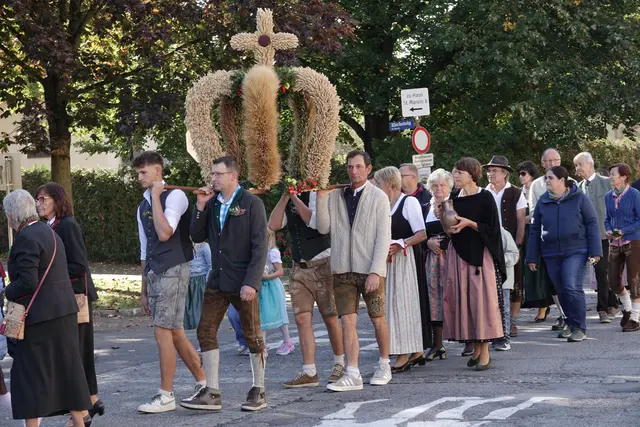 Die Erntekrone wurde bei der Prozession durch St. Marein getragen. | Foto: Erwin Schaflechner 