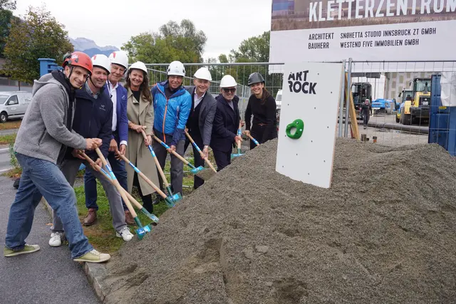 In Völs erfolgte nun endlich der heiß ersehnte Spatenstich für das Kletterzentrum.  | Foto: AMG