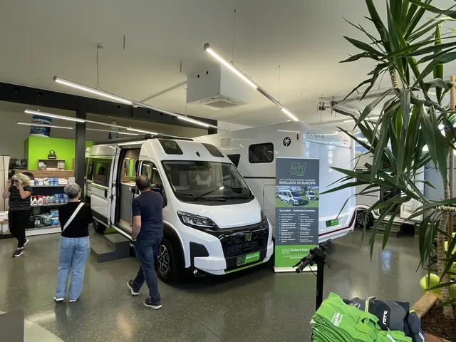 Die Hausmesse bei Robert Harrer Reisemobile &amp; Wohnwagencenter bot viele Neuheiten rund ums Campen. | Foto: MeinBezirk/Helmut Riedl