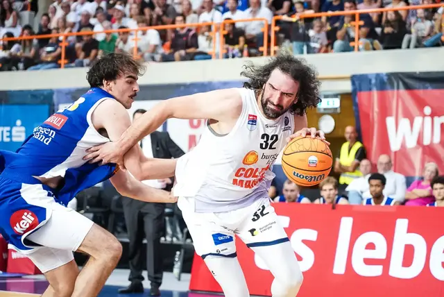 Sead Hadzifejzovic und die Dragonz setzten sich im Derby gegen Oberwart (Victor Searls) mit 93:87 durch. | Foto: Basketball Austria/Thomas Werchota