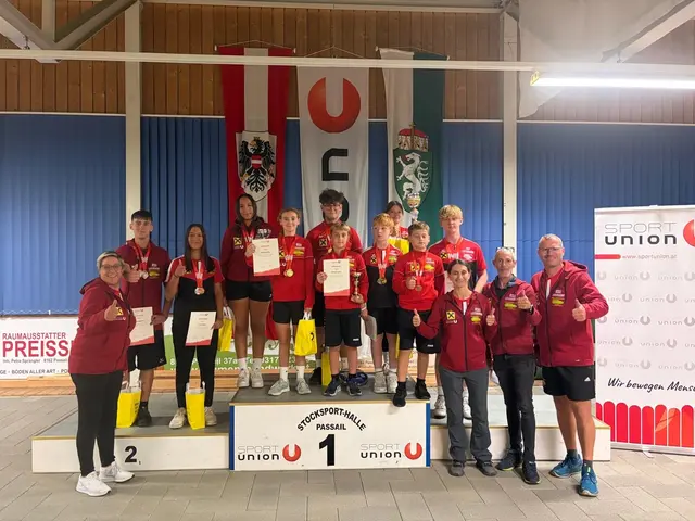 Die erfolgreichen Medaillengewinner mit Obmann Martin Laffer (r.) und dem Betreuerteam | Foto: RSU Leitersdorf
