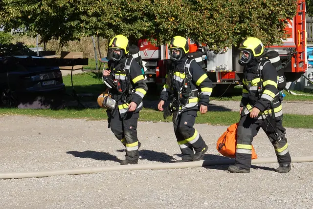 152 Feuerwehrmitglieder übten in Schönweg den Ernstfall. | Foto: Nadine Gräßl/Markus Schauer