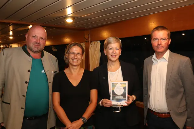 Bürgermeister Josef Mayrhauser aus Nußdorf, Daniela Achleitner, Steinbachs Bürgermeisterin und Regatta-Obfrau Nicole Eder sowie Martin Luger (v.l.).  | Foto: MeinBezirk/Rabl