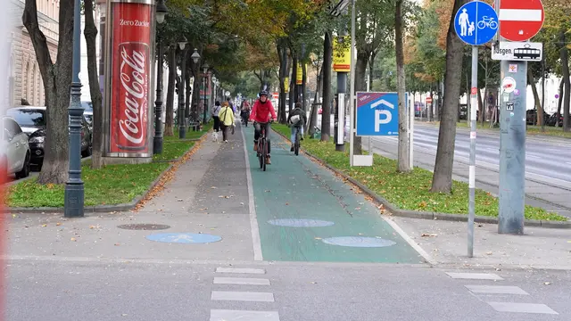 Die Arbeiten am neuen Ringradweg haben offiziell begonnen. | Foto: Andreas Pölzl/MeinBezirk