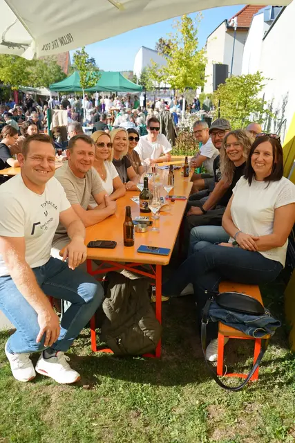 Bei strahlenden Sonnenschein wurde beim zweiten Herbstfest bis in den späten Nachmittag gefeiert.  | Foto: Stadtgemeinde Mattersburg