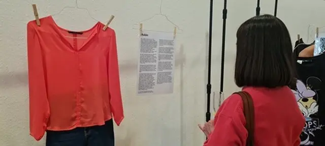 Von 5. bis 15. Oktober 2026 ist die Wanderausstellung „Was ich anhatte …“ im Foyer des Alten Rathauses in Linz bei freiem Eintritt zu sehen. | Foto: wasichanhatte
