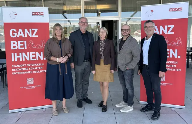 V.l.: Wirtschaftskammer-Leiterin Eva Steinkellner (Perg), Wirtschaftskammer-Obmann Christian Naderer (Freistadt), Wirtschaftskammer-Obfrau Eveline Grabmann (Perg), Wolfgang Pastl (Innovationsmanagements der Wirtschaftskammer OÖ) und Wirtschaftskammer-Leiter Thomas Denk (Freistadt). | Foto: WKO